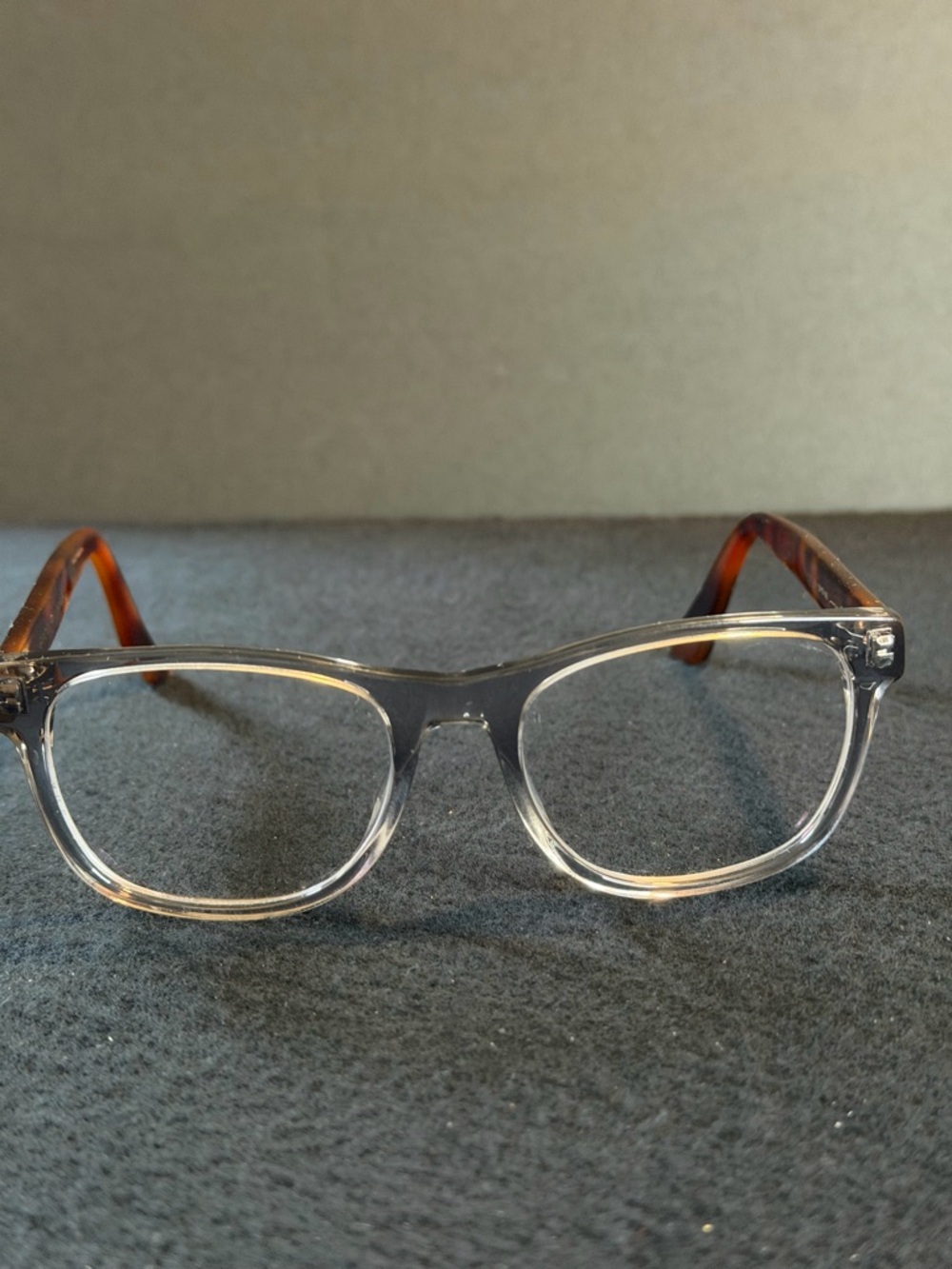Gucci Clear Frame Glasses - Authentic Embossed - Picture 10 of 14